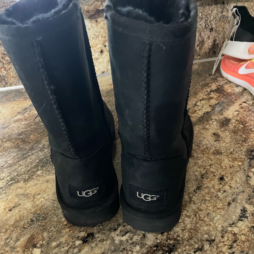 BLACK UGGS